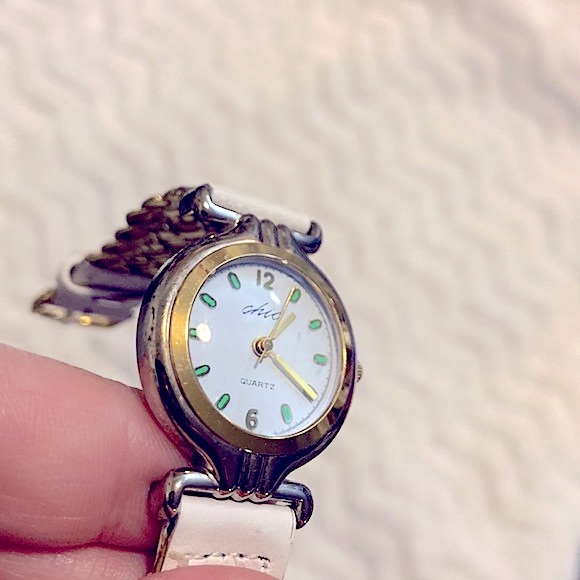 90’sVintage Style» Quartz CHIC Round Face Watch w/Golden Braided Band - Picture 7 of 15